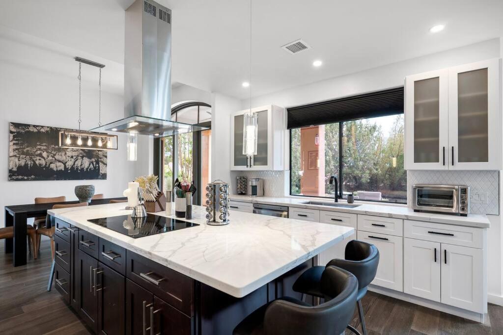 Amazing Luxury Home With Hot Tub & Views セドナ エクステリア 写真
