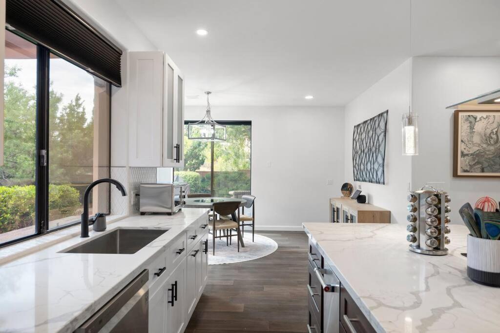 Amazing Luxury Home With Hot Tub & Views セドナ エクステリア 写真